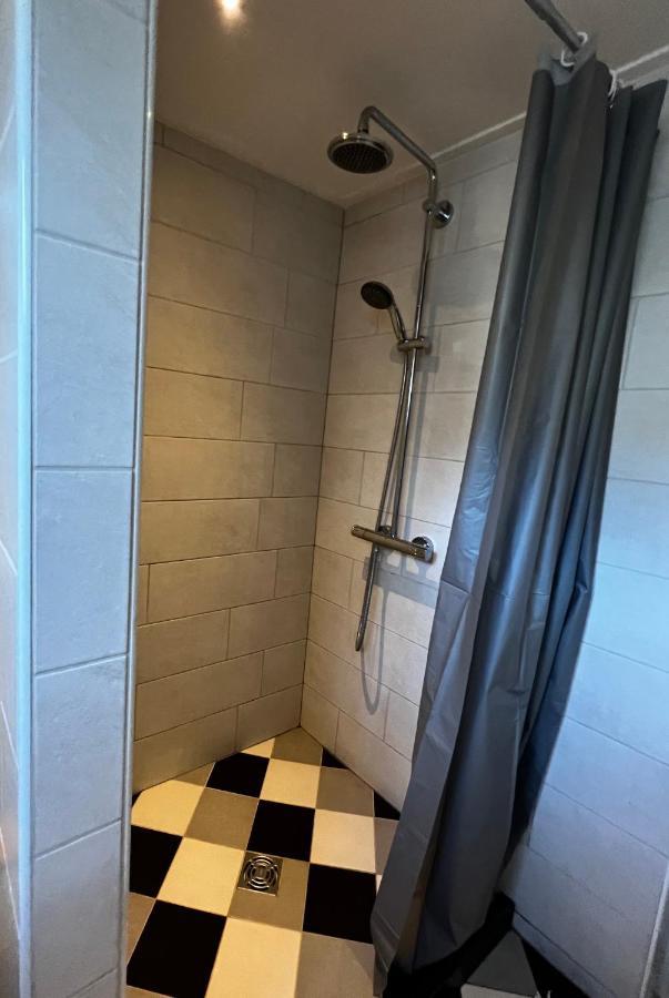 Littleneighbour Apartment Pingjum Luaran gambar